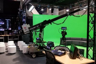 高校XR融合媒體演播室 實時虛擬仿真與影視節(jié)目制作的革新